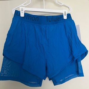 Lululemon logo high rise train shorts 2 in 1 poolside